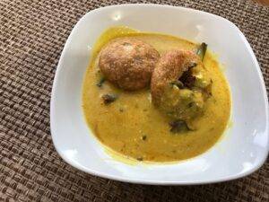 Kachori with Kadhi