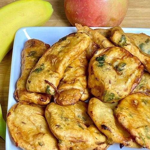 A plate of crispy Apple Banana Pakoras